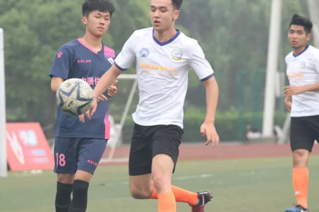 内马尔进1球造1乌龙 在巴黎40场欧冠后进球超巴萨时