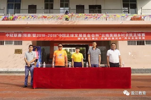 皇马3比0巴拉多利德 弗洛伦蒂诺与罗纳尔多合影