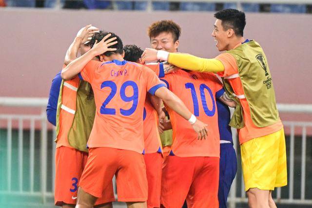 西甲-莱万梅开二度+绝杀 巴塞罗那2-1塞尔塔